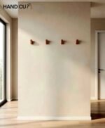 ⁦شماعة حائط خشبية أنيقة لتعليق الملابس والإكسسوارات⁩ - الصورة ⁦2⁩
